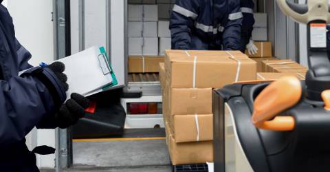Dozen in laden voor transport